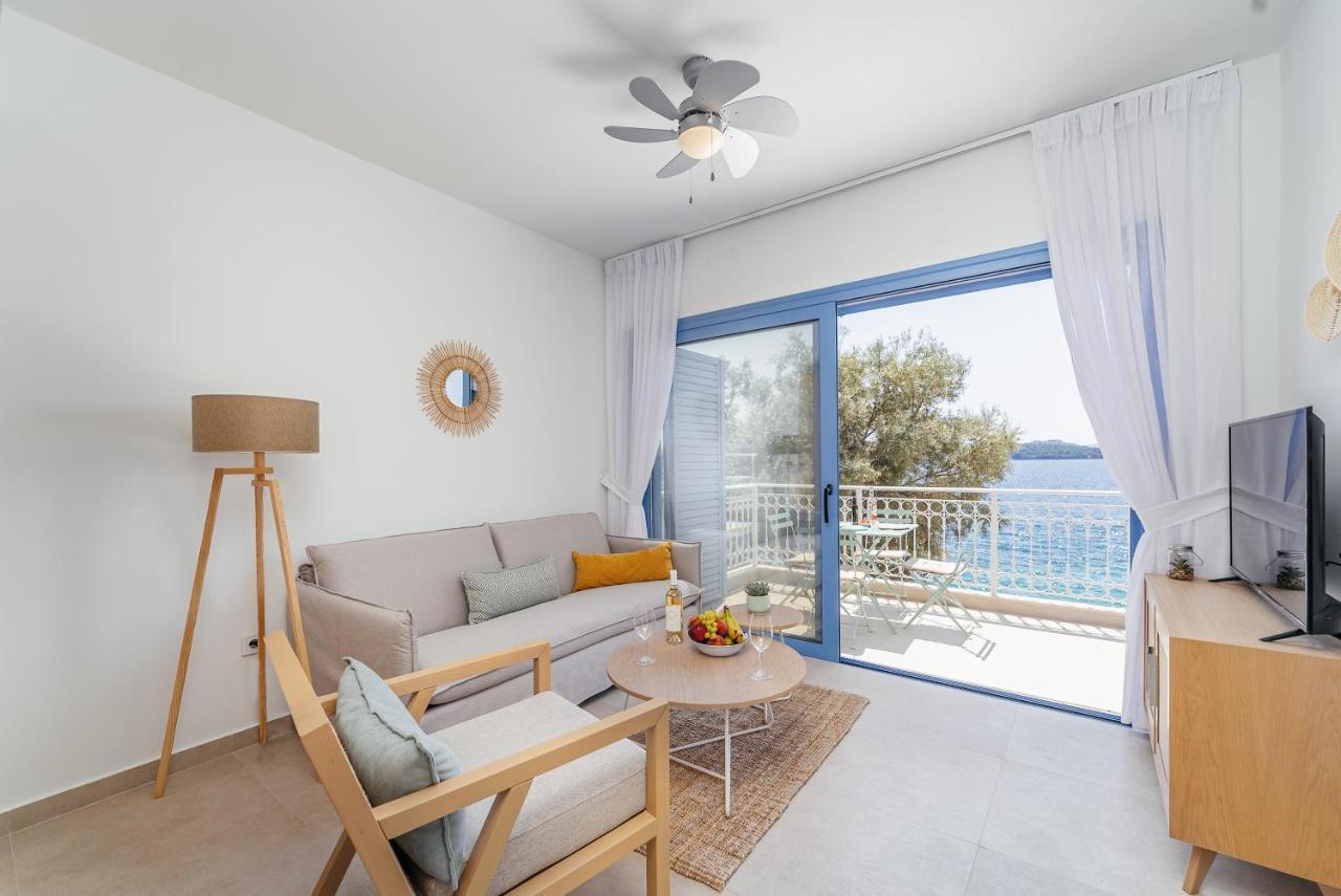 Greek House Complex B4 *